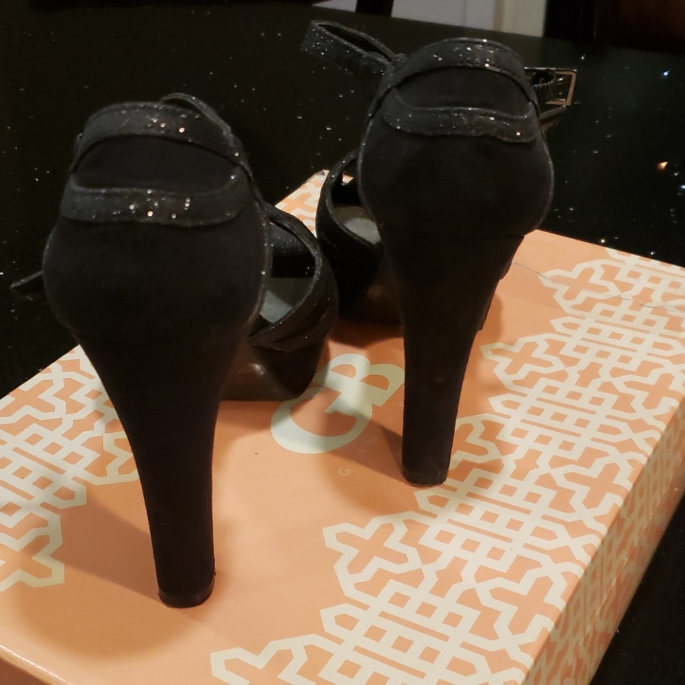 High Heels - Picture 4 of 4